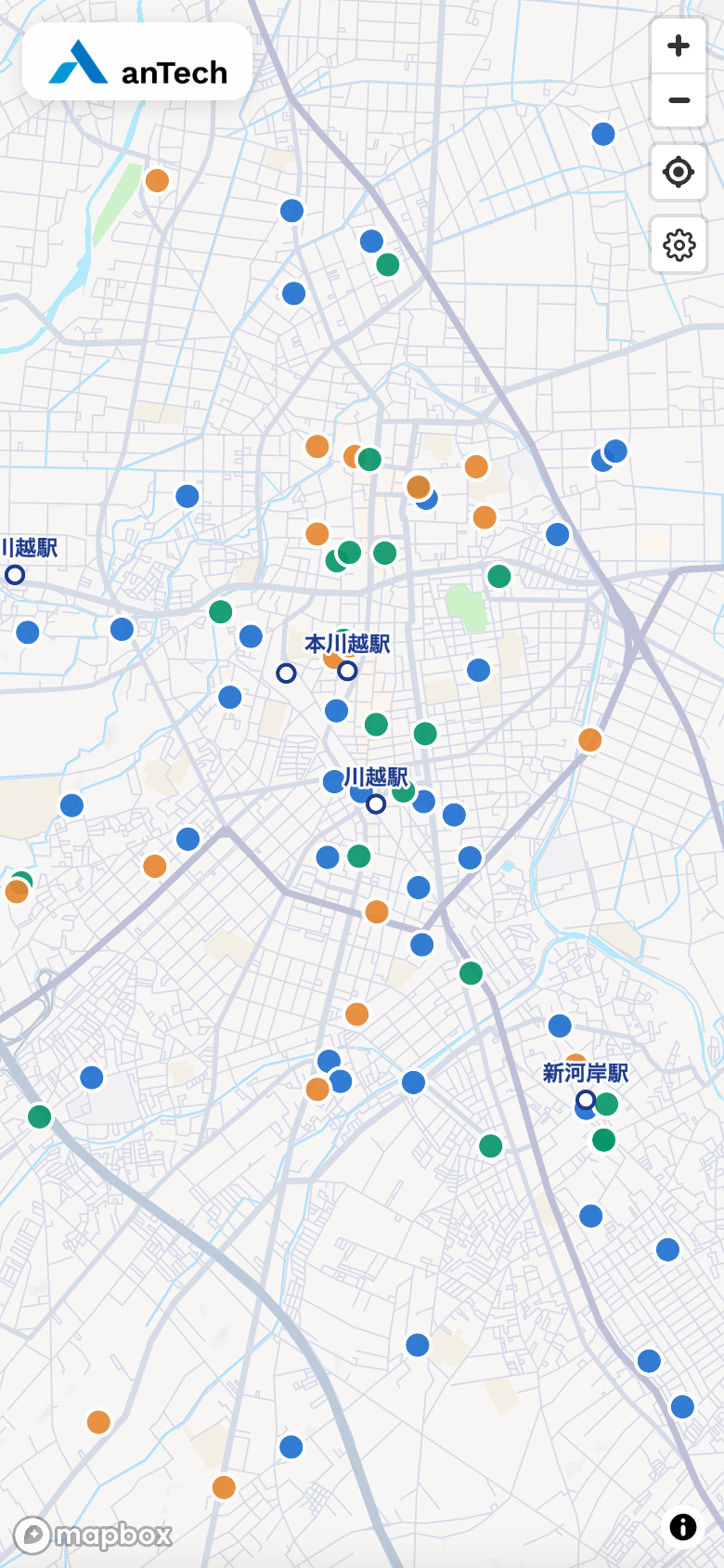 川越保育マップの地図画面。川越市全域に施設の種類ごとに色分けされたドットが表示されている